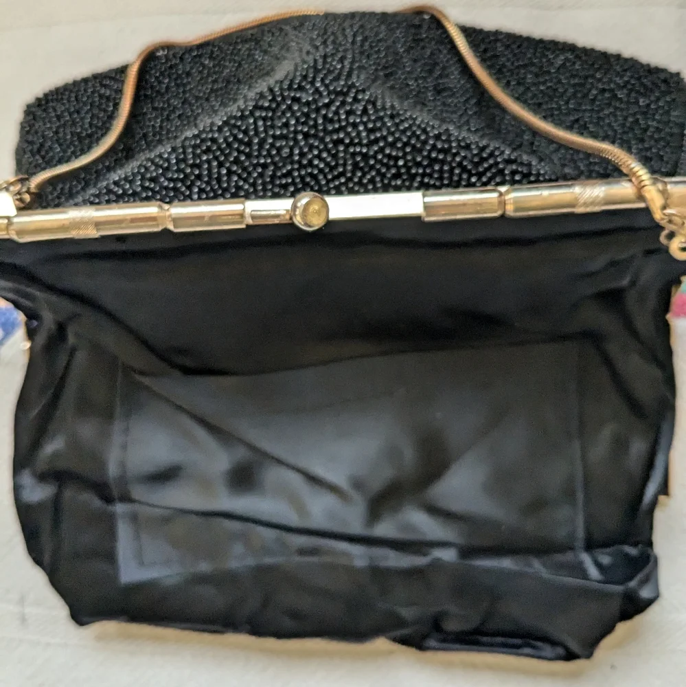 Vintage needlepoint & beaded convertible purse w/ gold serpentine chain handle